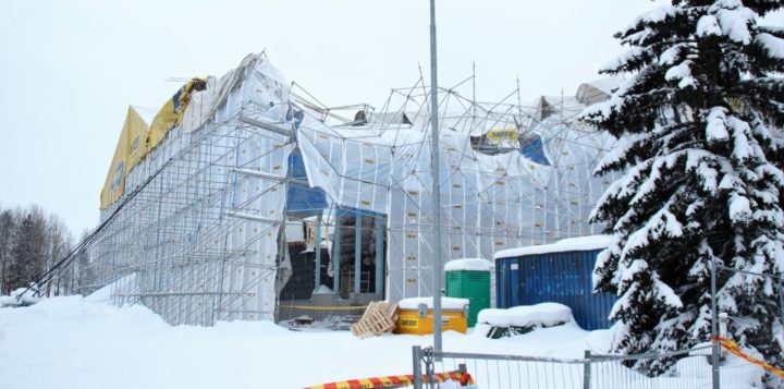 Lumikuorman tuhot koulurakennuksessa