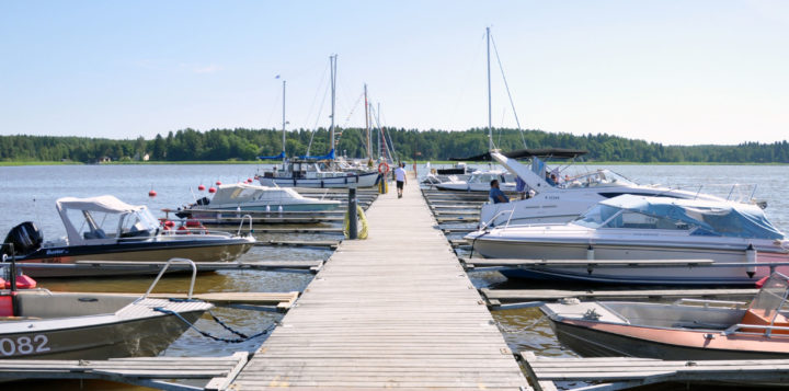 Venepaikkoja Laivasillalla. Båtplatser på Skeppsbron.